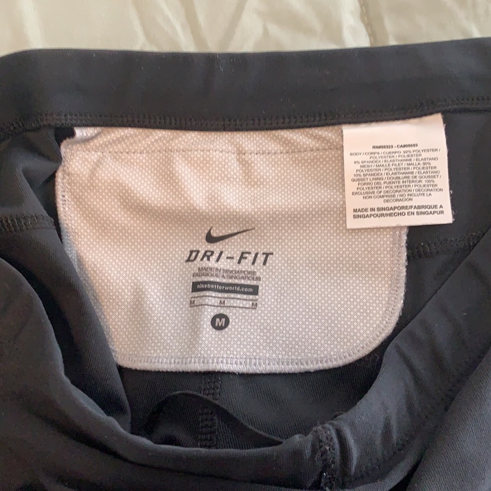Nike Crops - Picture 3 of 4